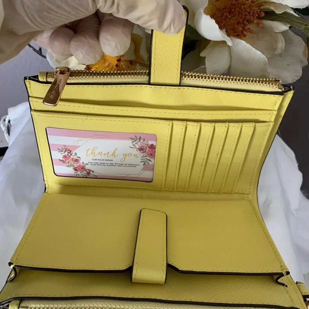 MICHAEL KORS LG DOUBLE ZIP WRISTLET PHONE/CASE HOLDER - Picture 5 of 8